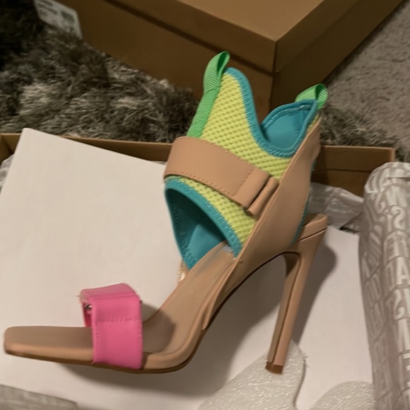 BRAND NEW STEVE MADDEN VIRTUAL TAN/ MUTLI HEELS SIZE 6. MOTIVATED SELLER - Picture 7 of 13